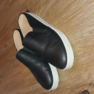 Vionic clogs